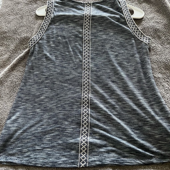 Women’s stylish top - Picture 2 of 4